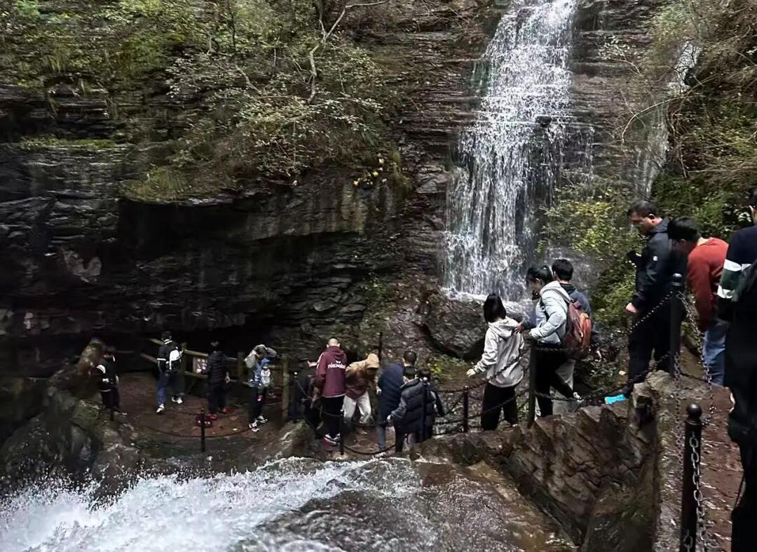 新乡南太行出游指南|绝壁行车VS徒步探幽，一键解锁！